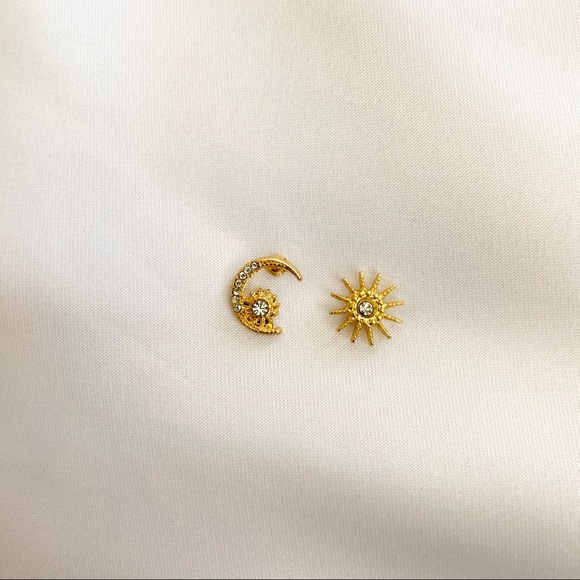 Moon Stars Stud Earrings - Picture 2 of 4